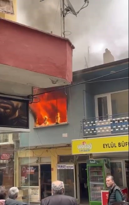 Foto - Balıkesir'de çıkan yangın korkuttu
