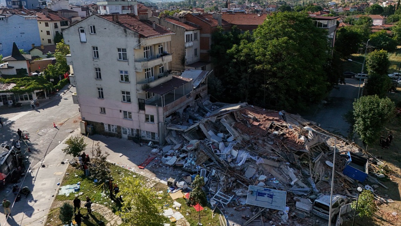 Foto - Balıkesir'de depremde yıkılan binayla ilgili vahim iddia: Pide salonu kolonları kesmiş