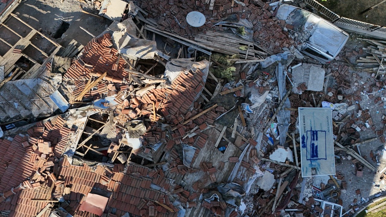 Foto - Balıkesir'de depremde yıkılan binayla ilgili vahim iddia: Pide salonu kolonları kesmiş