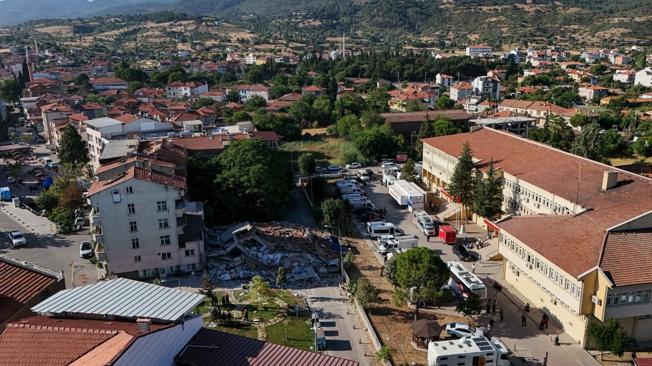 Foto - Balıkesir'de depremde yıkılan binayla ilgili vahim iddia: Pide salonu kolonları kesmiş