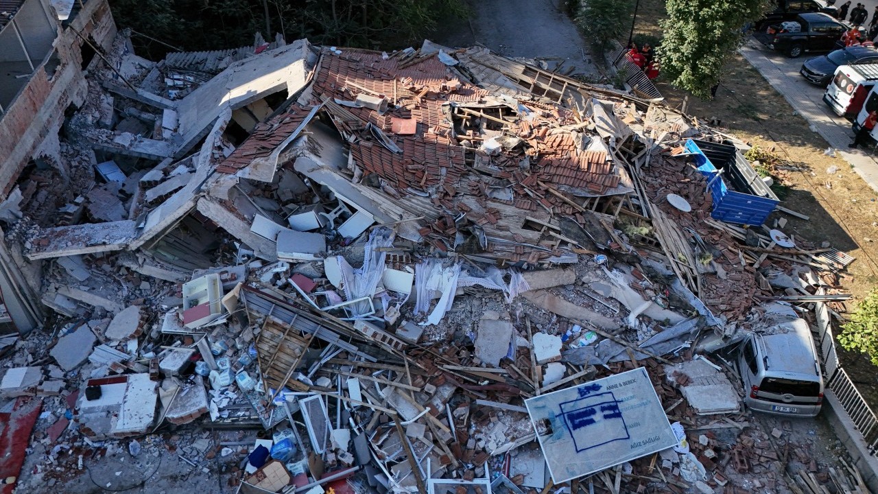 Foto - Balıkesir'de depremde yıkılan binayla ilgili vahim iddia: Pide salonu kolonları kesmiş