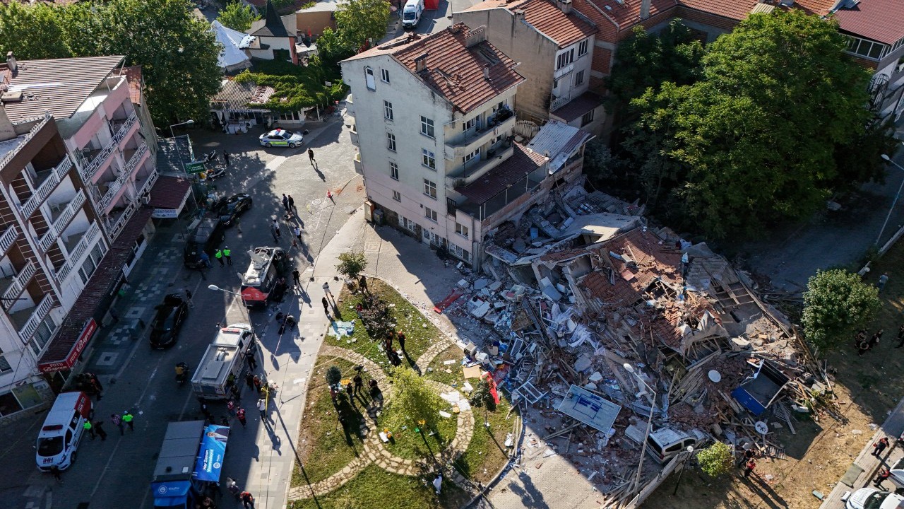 Foto - Balıkesir'de depremde yıkılan binayla ilgili vahim iddia: Pide salonu kolonları kesmiş