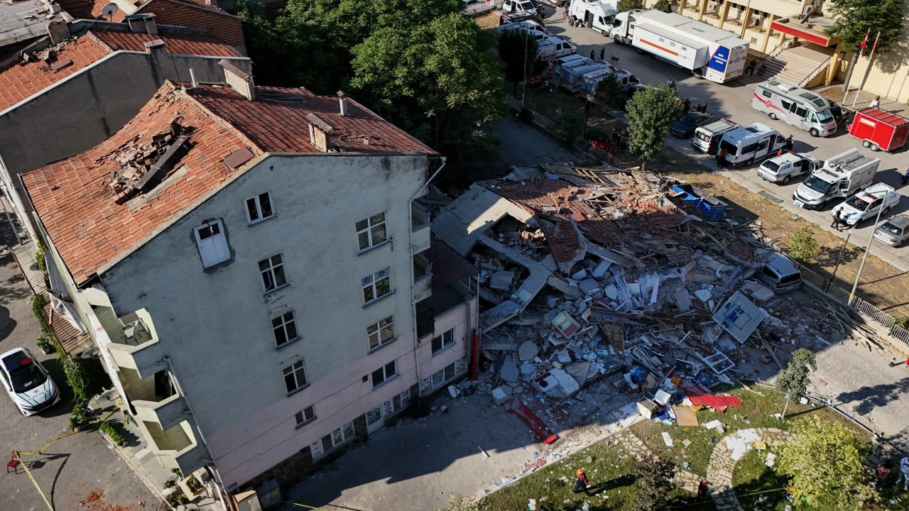Foto - Balıkesir'de depremde yıkılan binayla ilgili vahim iddia: Pide salonu kolonları kesmiş