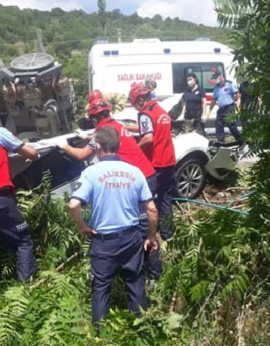 Foto - Balıkesir'de feci kaza! 3 ölü 3 yaralı var