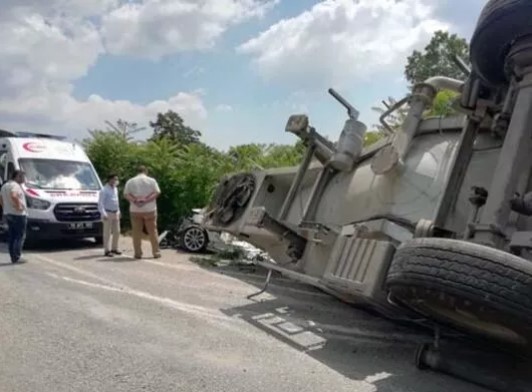 Foto - Balıkesir'de feci kaza! 3 ölü 3 yaralı var