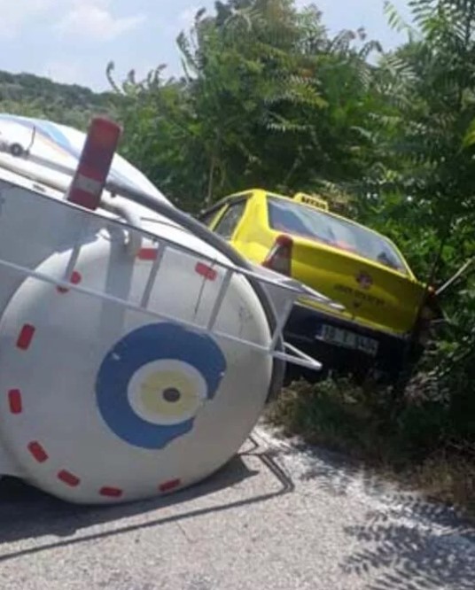 Foto - Balıkesir'de feci kaza! 3 ölü 3 yaralı var