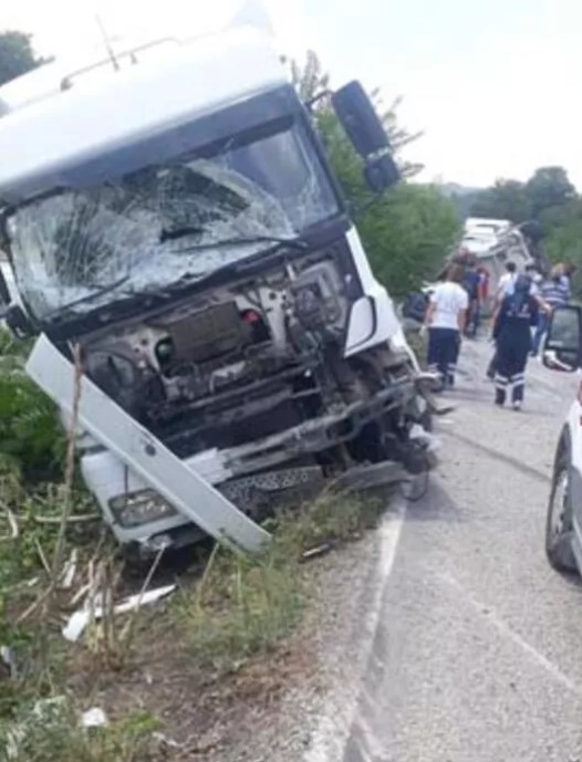 Foto - Balıkesir'de feci kaza! 3 ölü 3 yaralı var