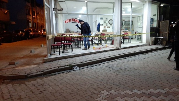 Foto - Balıkesir'de kahvehaneye silahlı saldırı! 1 ölü, 1 yaralı