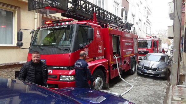 Foto - Balıkesir'de korku dolu anlar! Vatandaşlar sokağa çıktı