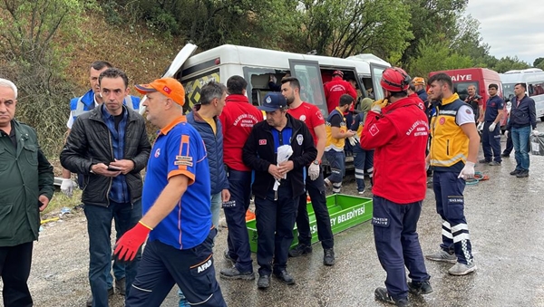 Balıkesir'de korkunç kaza! Ortalık can pazarına döndü
