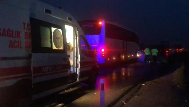 Foto - Balıkesir'de otobüs TIR'a çarptı!