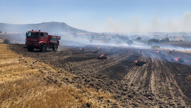 Foto - Balıkesir'de tarlada yangın