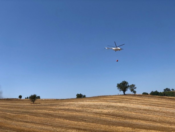 Foto - Balıkesir'de tarlada yangın
