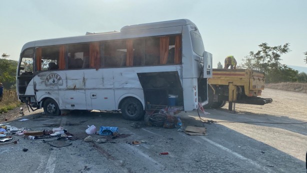 Foto - Balıkesir'de yürekler ağza geldi: 17 kişi yaralı