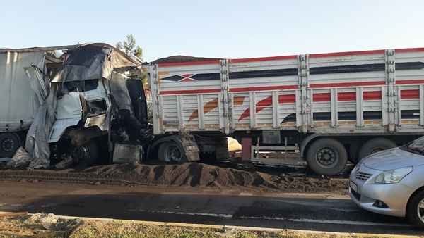 Foto - Balıkesir'de zincirleme kaza: Yaralılar var