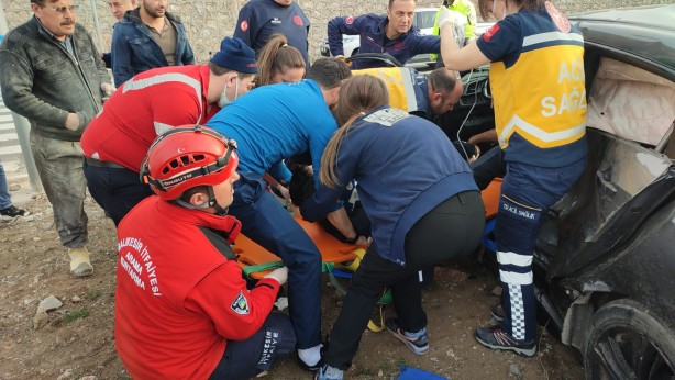 Foto - Balıkesir'de zincirleme kaza: Yaralılar var