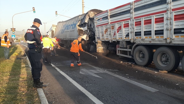 Foto - Balıkesir'de zincirleme kaza: Yaralılar var