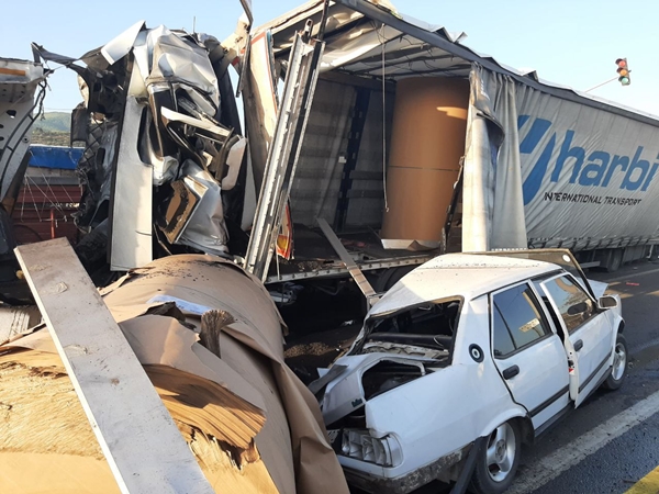 Foto - Balıkesir'de zincirleme kaza: Yaralılar var