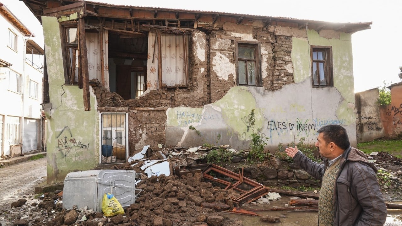 Balıkesir'deki depremde korkulan olmadı ama... Deprem fırtınasına dikkat uyarısı geldi...