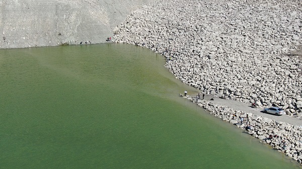 Foto - Balıklar kaçtı! Oltasını kapan koştu