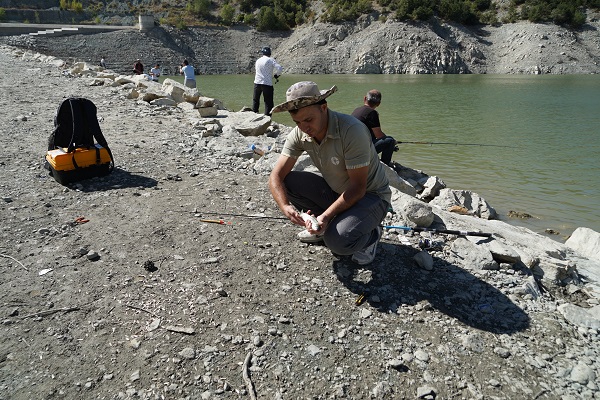 Foto - Balıklar kaçtı! Oltasını kapan koştu