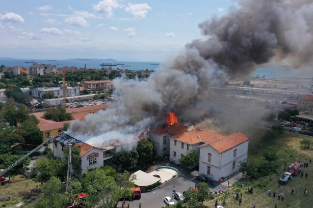 Foto - Balıklı Rum Hastanesi'nde yangın çıktı