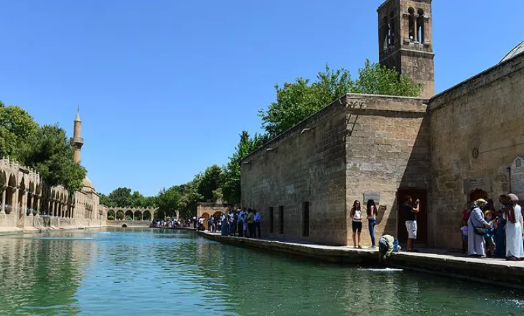 Foto - Depremde kaybolan Balıklıgöl'deki balıklarla ilgili şok rivayet! Dokunanların başına bakın ne geliyor