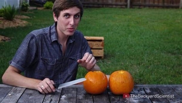 Foto - Balkabağına erimiş alüminyum döktüler!