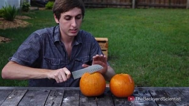 Foto - Balkabağına erimiş alüminyum döktüler!