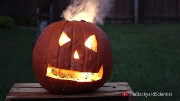 Foto - Balkabağına erimiş alüminyum döktüler!