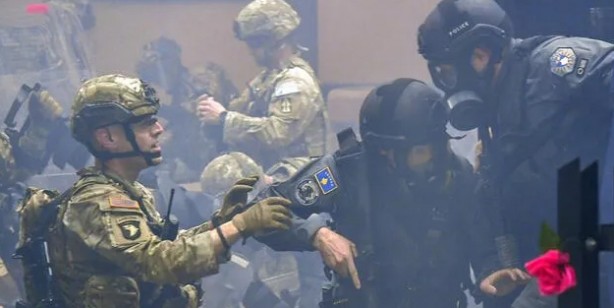 Balkanlar'da ortalık karıştı, tansiyon yükseldi! NATO'dan acil çağrı: Kabul edilemez, durdurun! Savaşın ayak sesleri...