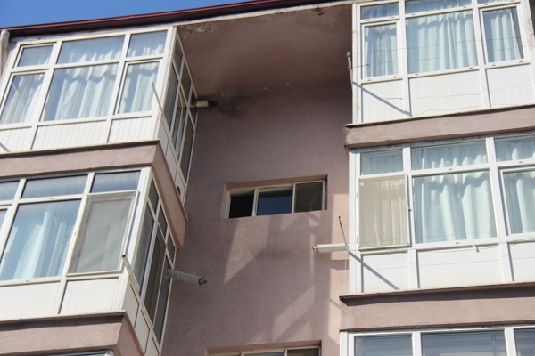 Foto - Balkondan girmek istedi! 5.kattan düştü