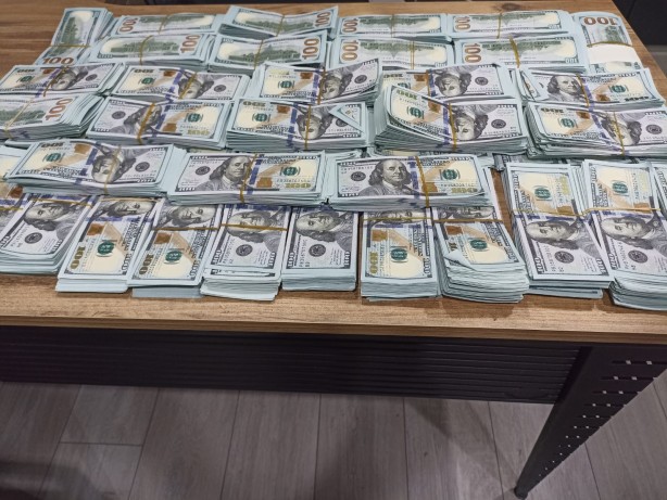 Balya balya çıktı! Havalimanında hayrete düşüren görüntü