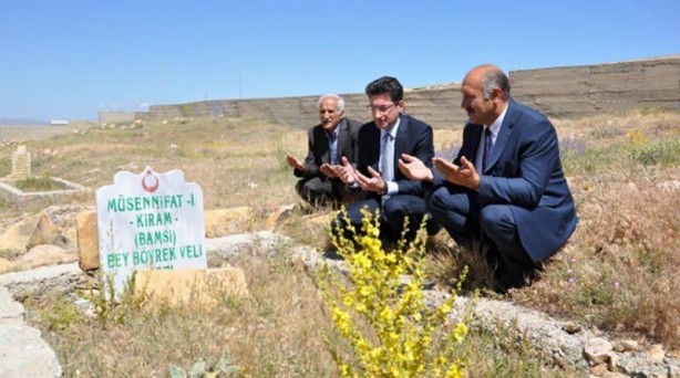 Foto - Diriliş Ertuğrul ve Kuruluş Osman sonrası Bamsı Beyrek'in Bayburt’taki kabri ziyaretçi akınına uğruyor