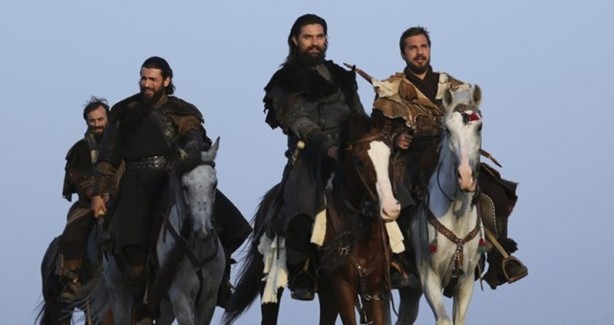 Foto - Diriliş Ertuğrul ve Kuruluş Osman sonrası Bamsı Beyrek'in Bayburt’taki kabri ziyaretçi akınına uğruyor