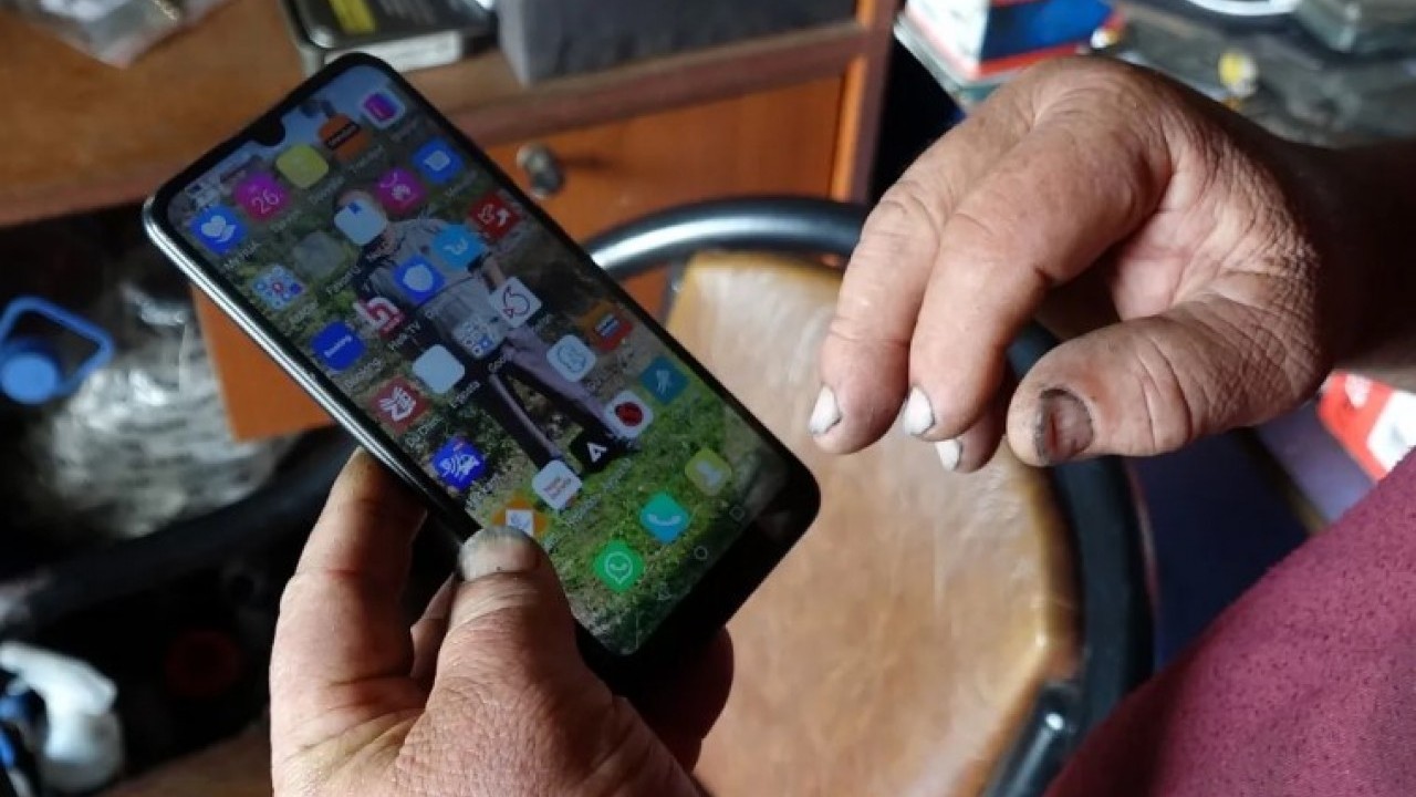 Foto - Bana bir şey olmaz demeyin: Telefonu çalınınca hayatı karardı!