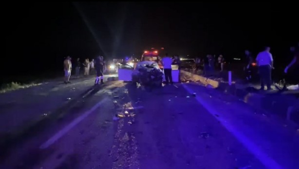 Bandırma-Gönen karayolunda tır ile otomobil çarpıştı