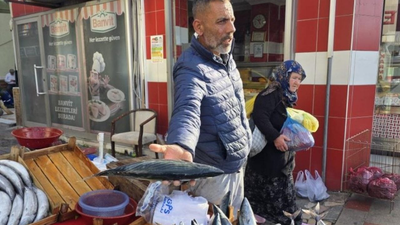 Foto - Bandırma’da palamut fiyatları dibi gördü! Vatandaşlar tezgahlara akın etti