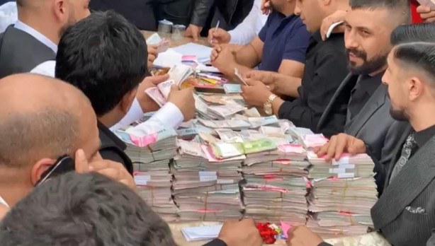 Foto - Banka değil, aşiret düğünü! Bakın kaç milyon TL para toplandı