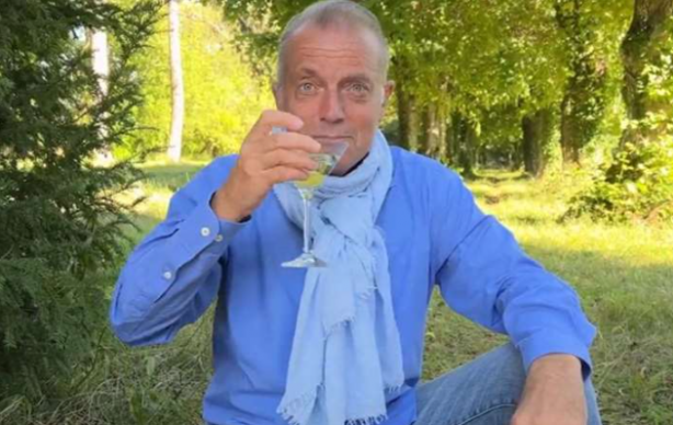 Foto - Banka hortumcularının asil gazetecisi yazıyor, yazıyor! Biliyor musunuz o kişi kim?