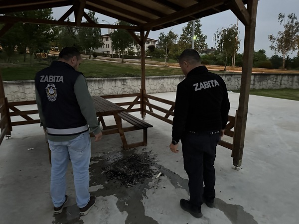 Foto - Bankları tek tek yaktılar! 