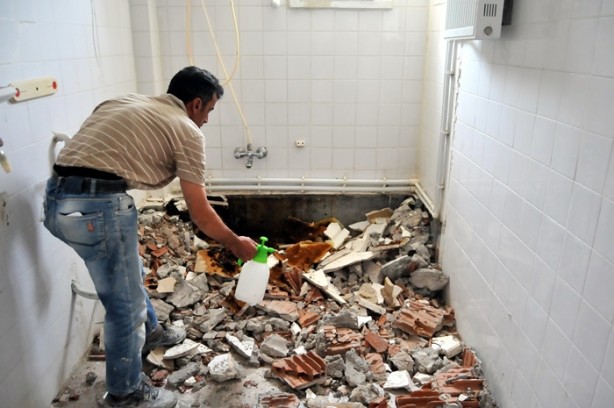 Foto - Banyo duvarının içinden çıkana çok şaşıracaksınız