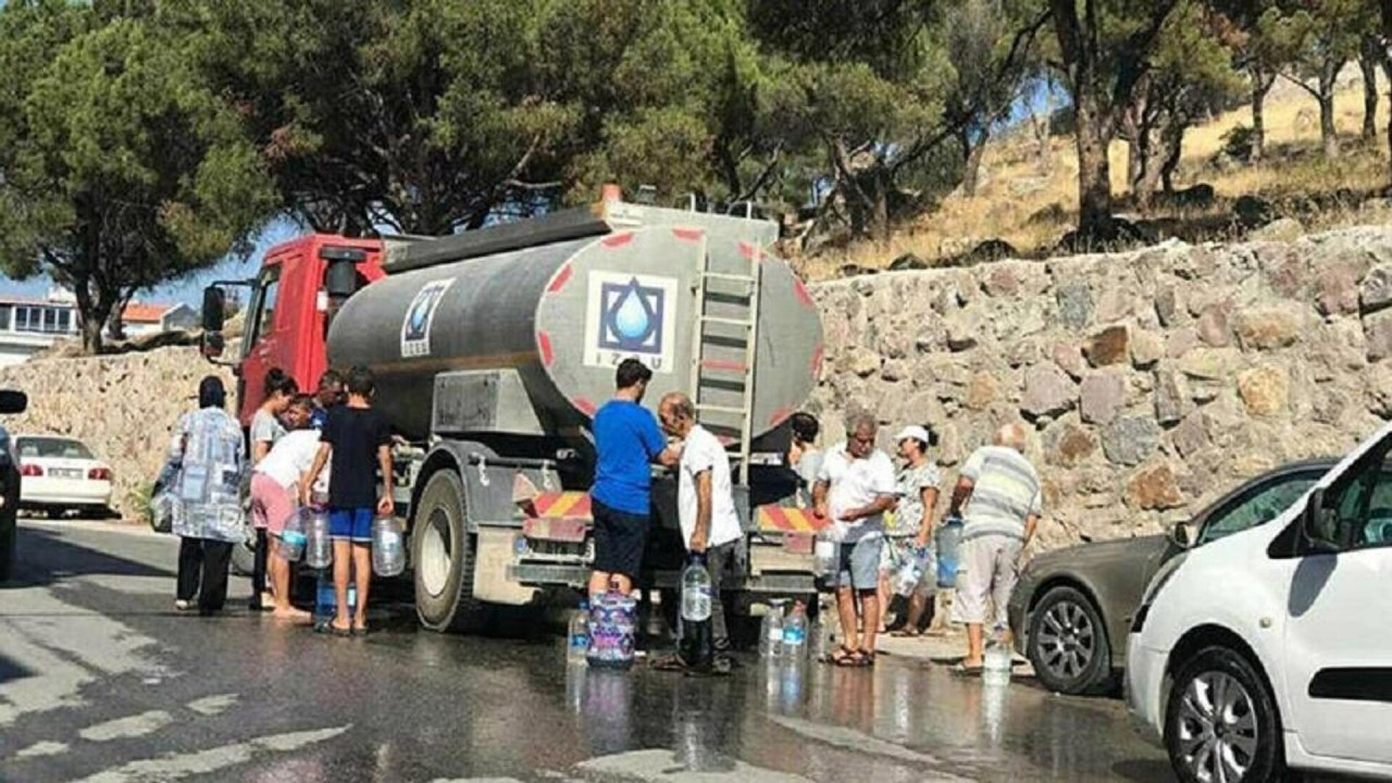 Foto - Banyo yapamayan İzmirliler kötü kokudan şikayetçi!