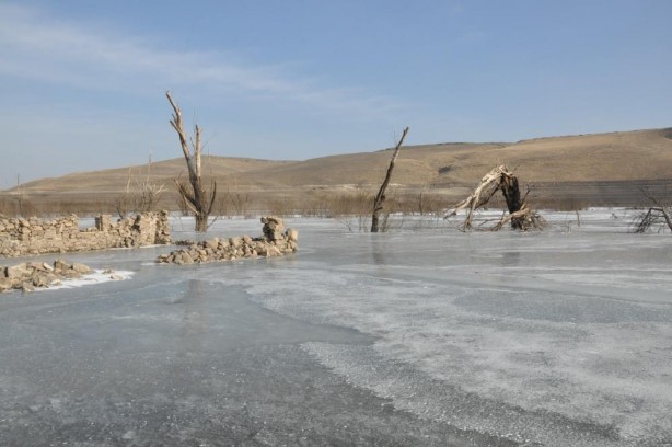 Foto - Baraj gölü buz kesti