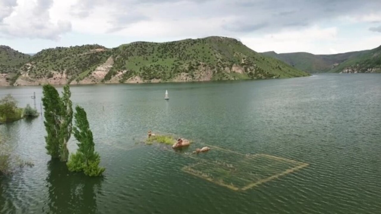 Foto - Baraj kapakları kapatıldı, köy sular altına kaldı! Geriye sadece cami minaresi kaldı