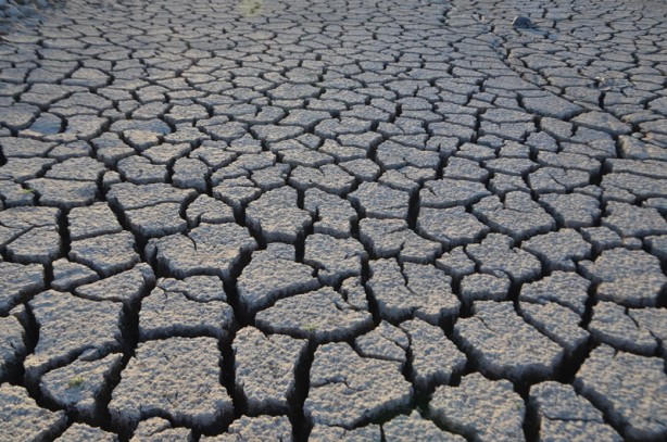 Foto - Baraj suları çekildi, eski yapılar ortaya çıktı