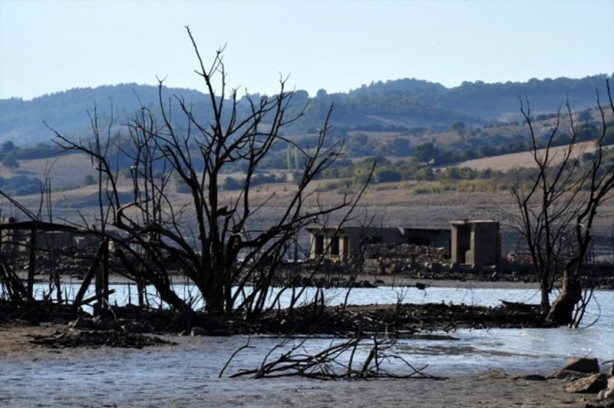 Foto - Baraj suları çekildi hayalet köy ortaya çıktı