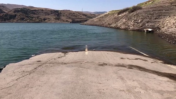 Foto - Baraj suyu 20 metre çekildi! Eski Kars-Erzurum yolu seneler sonra ortaya çıktı