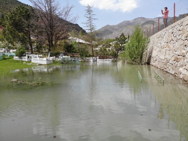 Foto - Baraj suyu yükseldi mezarlıklar sular altında kaldı