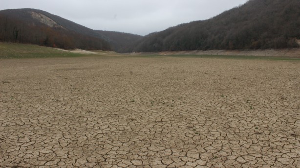Foto - Barajlar alarm veriyor! İstanbul'da endişelendiren görüntü